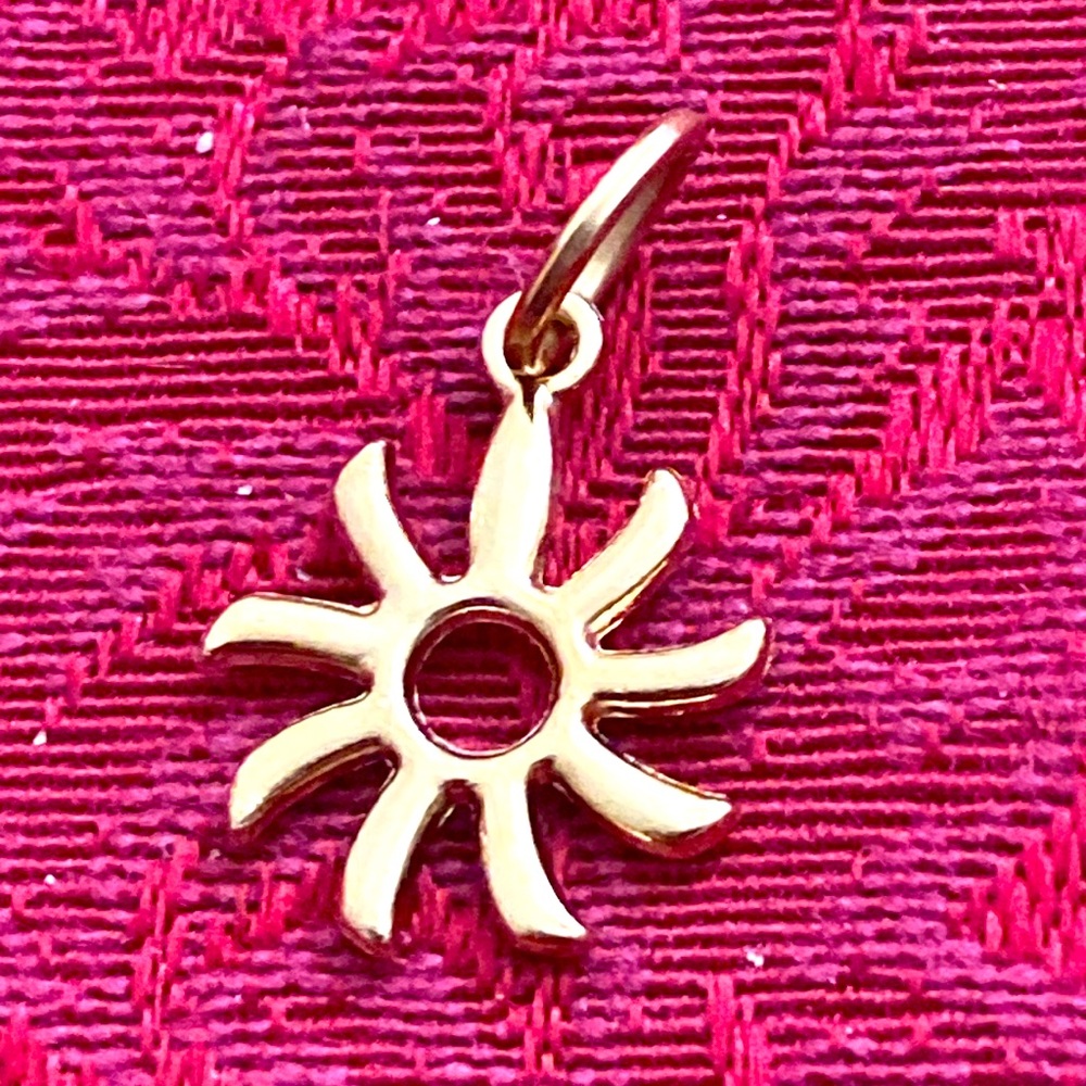 5/$10❤️❤️❤️NEW Rose Gold Tone Alloy Sun Charm Pendant
